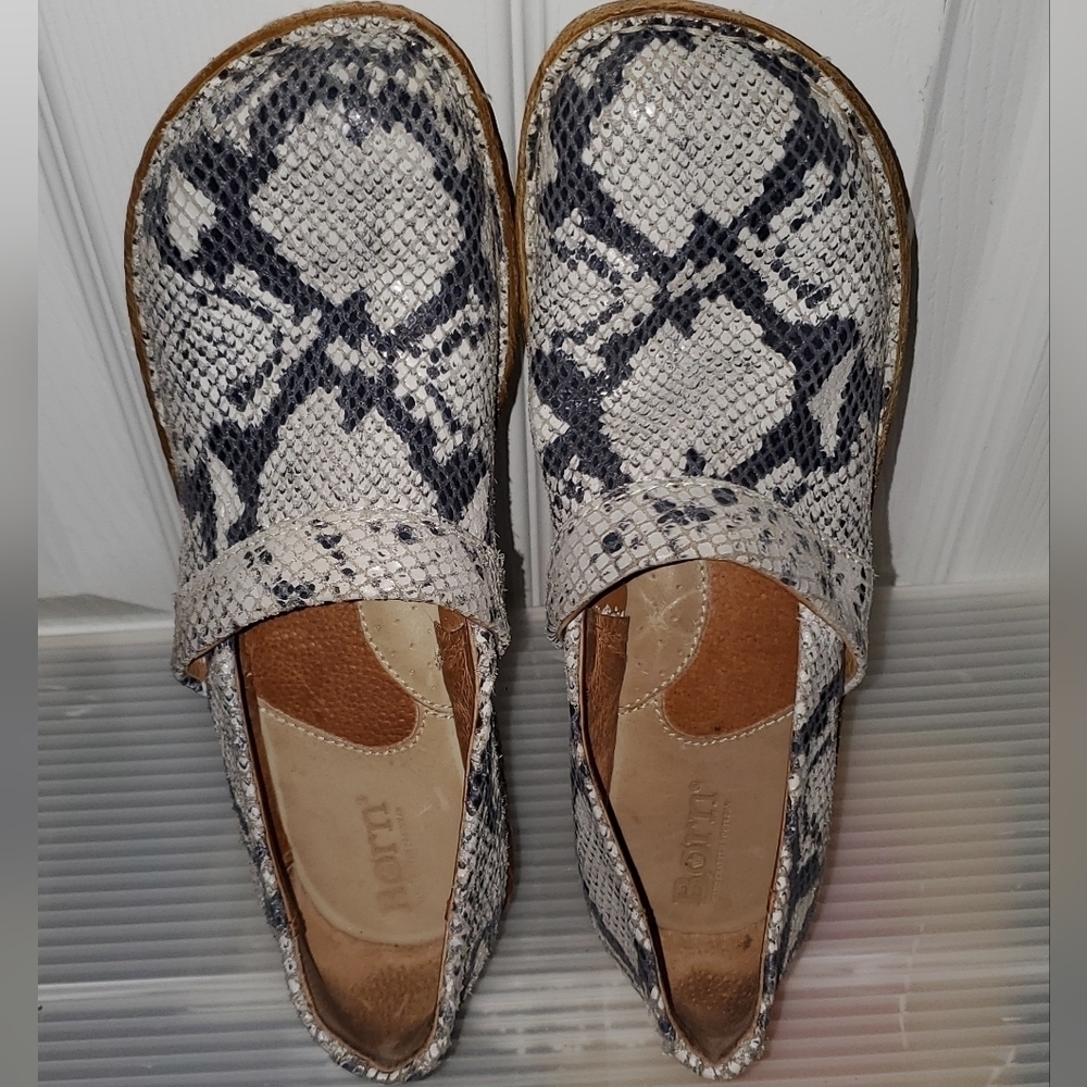 BORN snakeskin print clogs - Picture 9 of 10